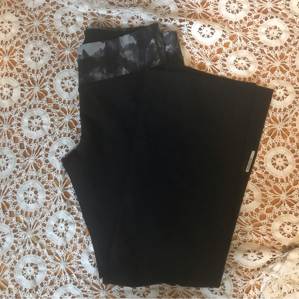 Black Mondetta Yoga Pants with Gray Pattern - Size Medium